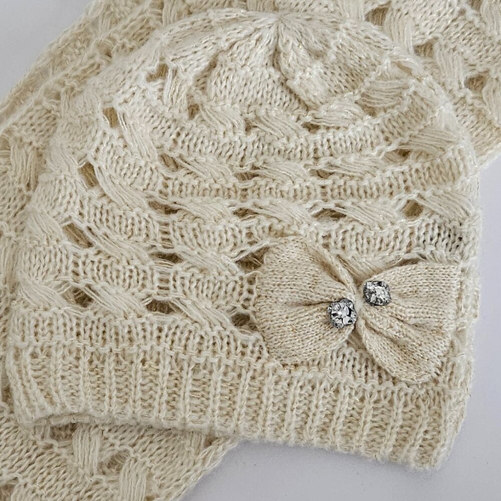 Apt 9 Ivory/Gold Shimmer Winter Hat with Bow and Scarf Set - Picture 2 of 11